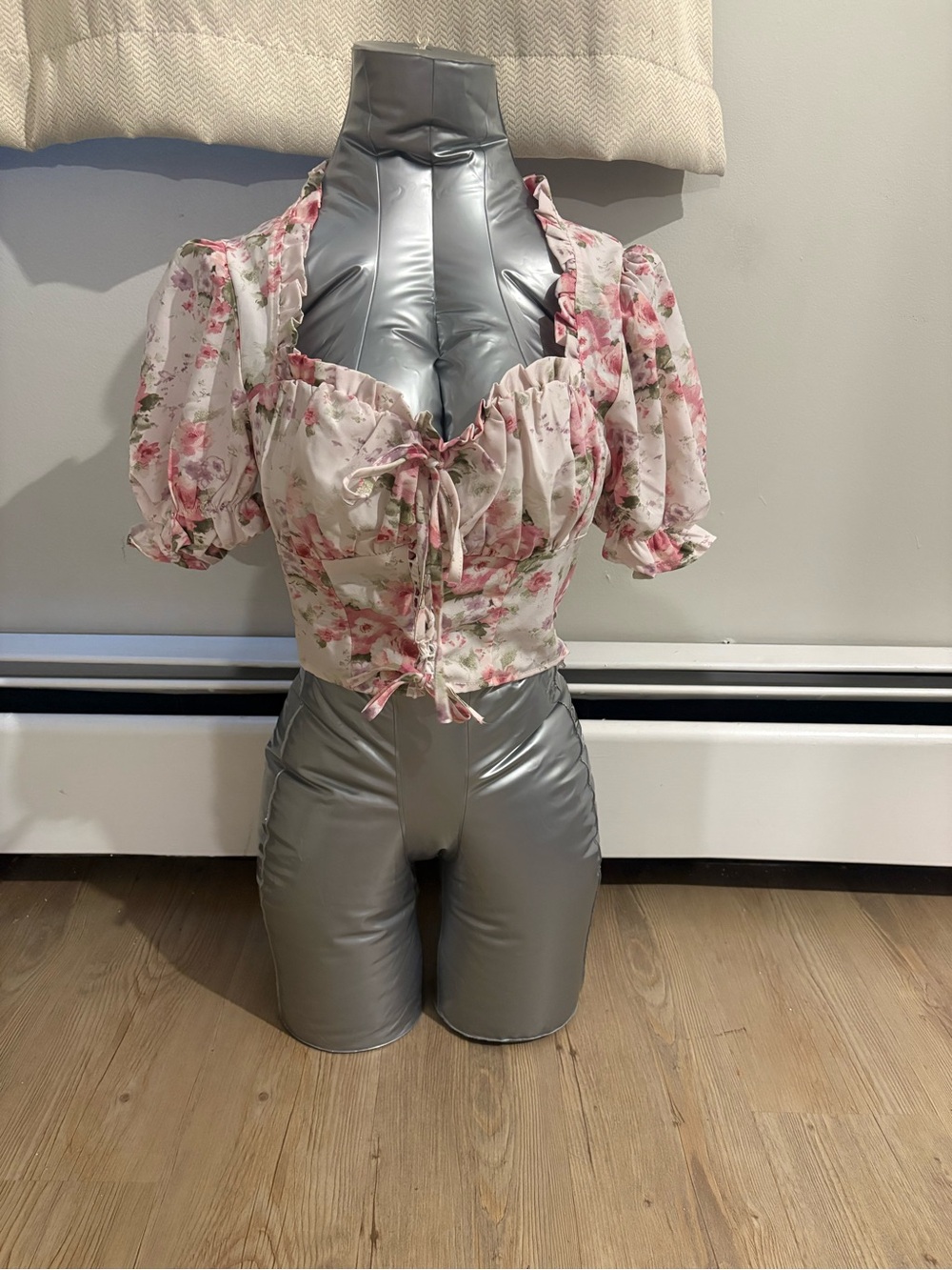 SHEIN Pink Cream Floral Tie-Front Puff Sleeve Crop Top